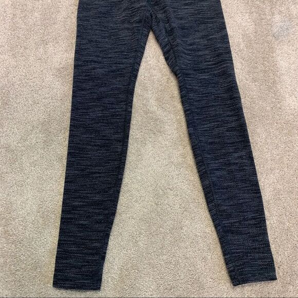 𝅺BLACK and gray Lululemon leggings size 4 - Picture 5 of 12